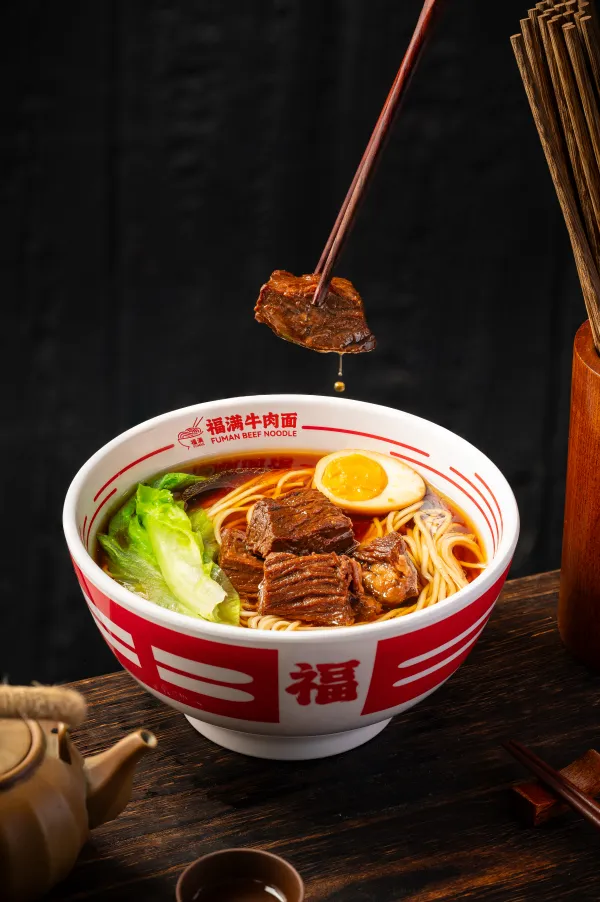 Taiwanese runderbouillon met noedels