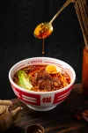 Pittige runderbouillon met noedels